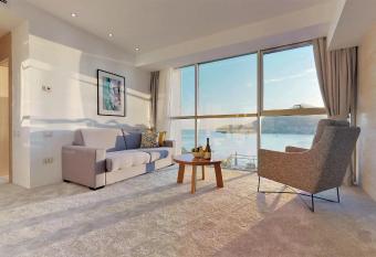 Hotel Harmonia by Dukley allows 18 year olds to book a room