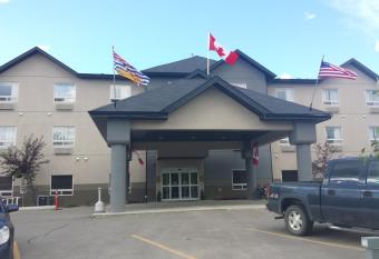 Sigma Inn & Suites Hudson's Hope allows 18 year olds to book a room