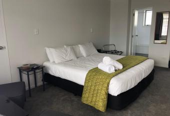 Ambassador Motor Inn has Balcony rooms