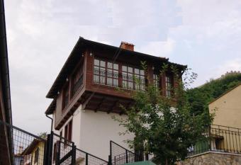 Apartments Prizreni allows 18 year olds to book a room