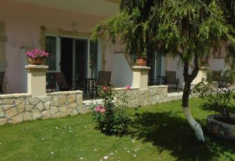 New Studios Mazis has Balcony rooms