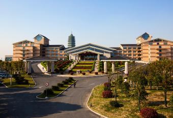 Hangzhou Blossom Water Museum Hotel allows 18 year olds to book a room