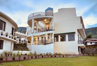 The Palm Hotel has Balcony rooms