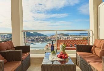 Apartments Muminovic allows 18 year olds to book a room