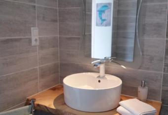 Rooms GRIZZLY allows 18 year olds to book a room