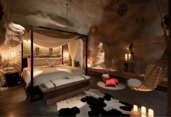 Shanghai Pudong Airport Moonlo Hotel - Pet Friendly allows 18 year olds to book a room