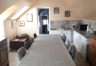 la ville    la campagne allows 18 year olds to book a room