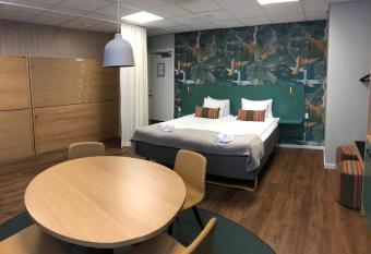 Kom Family allows 18 year olds to book a room