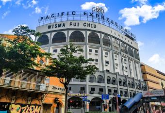 Pacific Express Hotel Chinatown allows 18 year olds to book a room