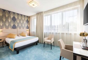 Best Western H  tel Journel Paris Sud allows 18 year olds to book a room