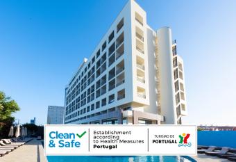 TRYP by Wyndham Lisboa Caparica Mar allows 18 year olds to book a room