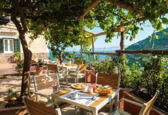 Villa Carlotta Minori has Balcony rooms