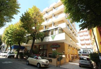 Hotel Colorado allows 18 year olds to book a room