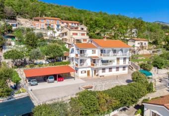 Apartments Davor has Balcony rooms