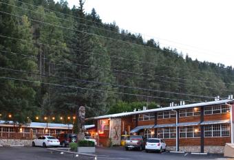 Sitzmark Chalet Inn allows 18 year olds to book a room