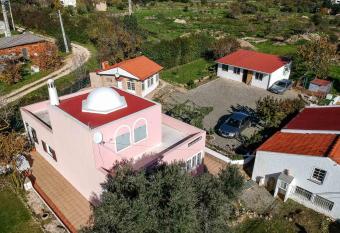 Vila Sorriso allows 18 year olds to book a room