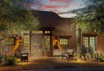 The Hermosa Inn has rooms with a private hot tub