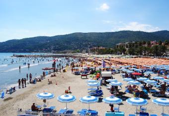 Apartment Sun And Sea allows 18 year olds to book a room