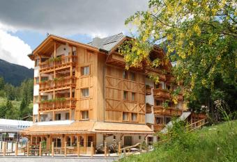 Campiglio Bellavista has Balcony rooms