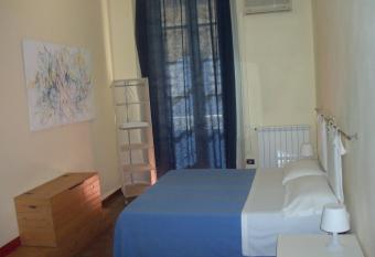B&B CARAVAGGIO -200 Metres from Ortigia- allows 18 year olds to book a room