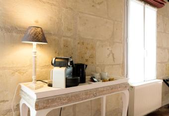 La Vie Voyage has rooms with a private hot tub