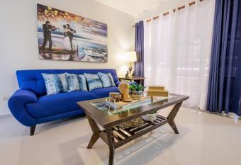 DOLCE VILLAS AT HARMONY 2 allows 18 year olds to book a room