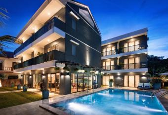 The Blue Alcove Hotel allows 18 year olds to book a room