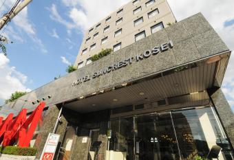 Hotel Suncrest has Smoking rooms