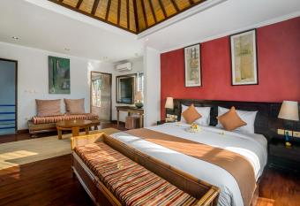 Hartaning House by Pramana Villas has rooms with a private hot tub