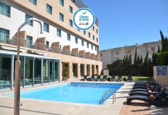 Hotel Real Oeiras allows 18 year olds to book a room