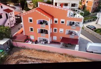 Apartments Vugica   ilo has Balcony rooms