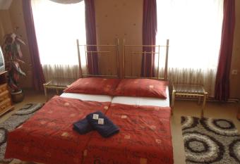 Hotel Green House has rooms with a private hot tub