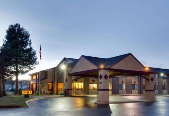 Super 8 by Wyndham Denver Stapleton has Smoking rooms