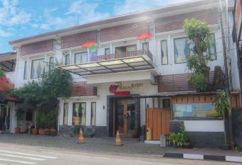 Mawar Asri Hotel allows 18 year olds to book a room