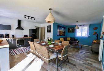 Domaine Le Sherwood allows 18 year olds to book a room