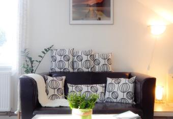 Apartm  n Castle view allows 18 year olds to book a room