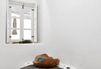 Atrina Canava 1894 allows 18 year olds to book a room