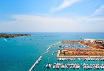 NH Marina Portimao Resort allows 18 year olds to book a room