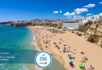 Hotel Sol e Mar Albufeira - Adults Only allows 18 year olds to book a room