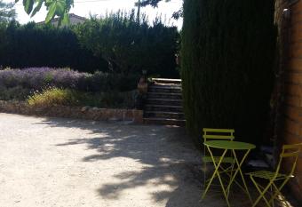 les oliviers has Balcony rooms