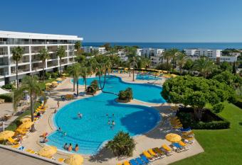 Alfagar Alto da Colina allows 18 year olds to book a room