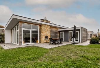 Holiday Home Green Resort Mooi Bemelen-6 has Balcony rooms