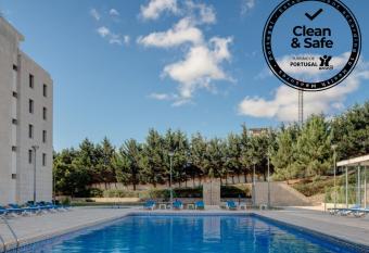 VIP Executive Santa Iria Hotel allows 18 year olds to book a room