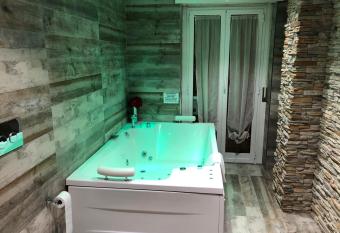 Caos Calmo has rooms with a private hot tub
