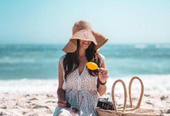 Valencia Beach & Marina Bedroom Suite allows 18 year olds to book a room