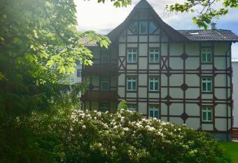 Jelena103 Tatranska Lomnica allows 18 year olds to book a room