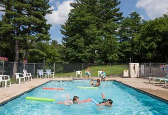 Woodside Dells Hotel & Suites allows 18 year olds to book a room