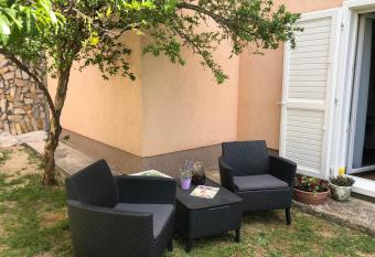 Zimmer Room Trogir Kastela Split allows 18 year olds to book a room