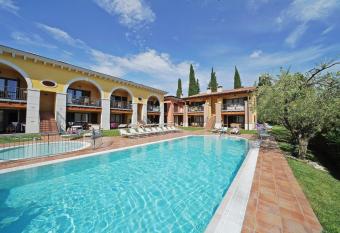 Appartamenti Corte Leonardo has Balcony rooms