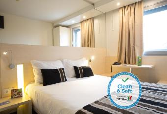 Park Hotel Porto Gaia allows 18 year olds to book a room